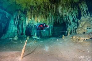 Plongeur grotte